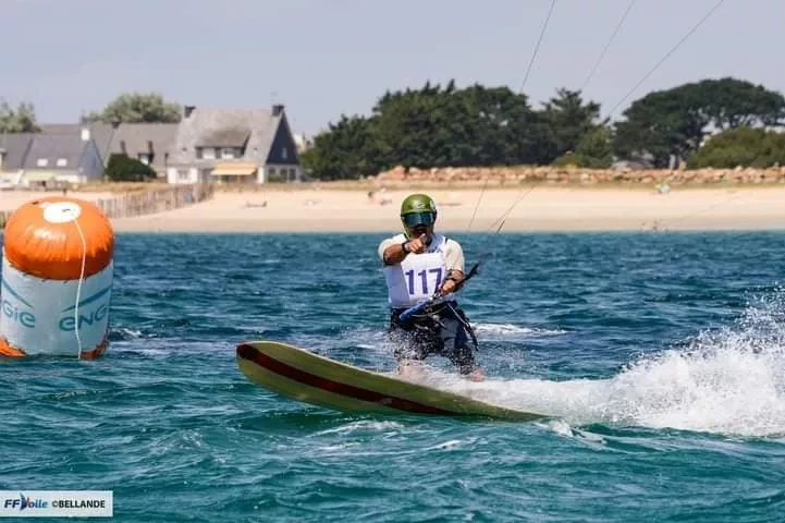 sylvain maurin sur son tiki kitesurf a Engie Kite Tour